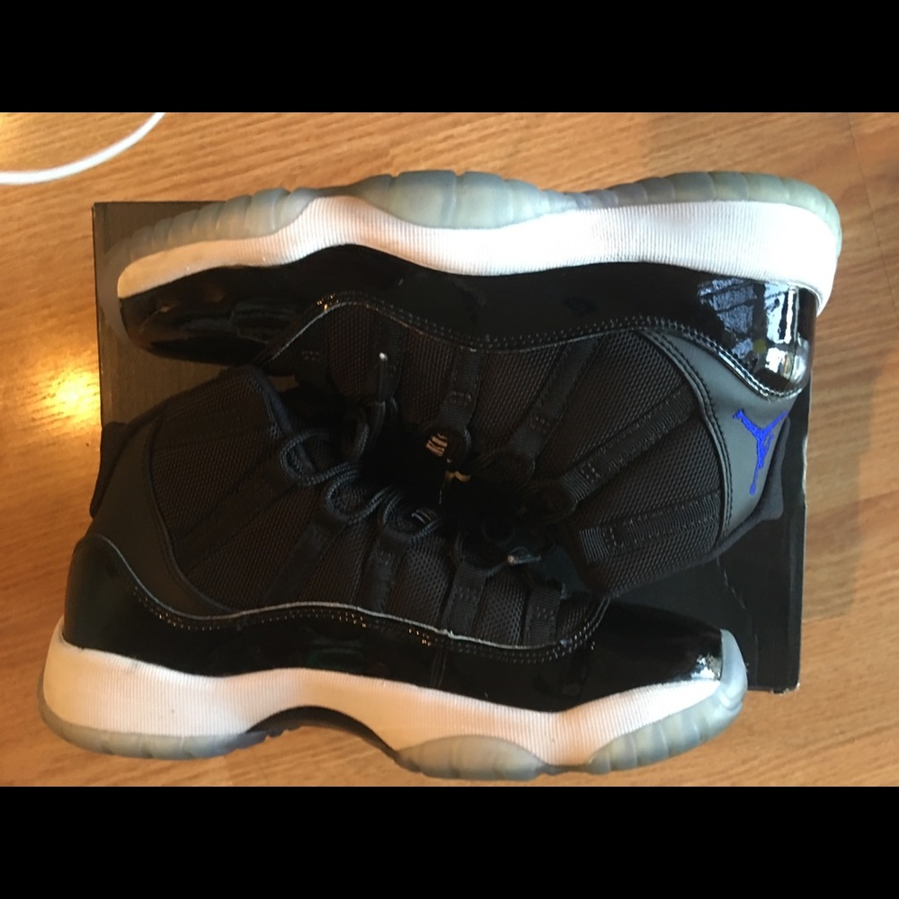 Jordan space jam 11s